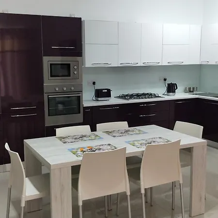 Sunstone Court 세인트폴스베이