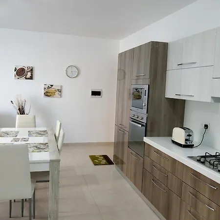 Sunstone Court 아파트