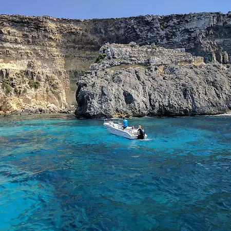 Sunstone Court 세인트폴스베이