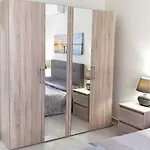 Sunstone Court Apartman *