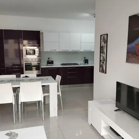 Apartment Sunstone Court *