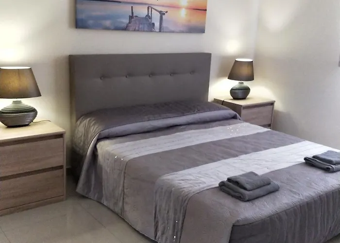 Sunstone Court Apartment *