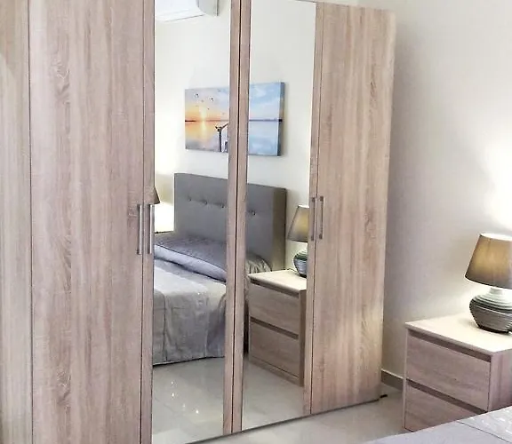 Sunstone Court Apartment *